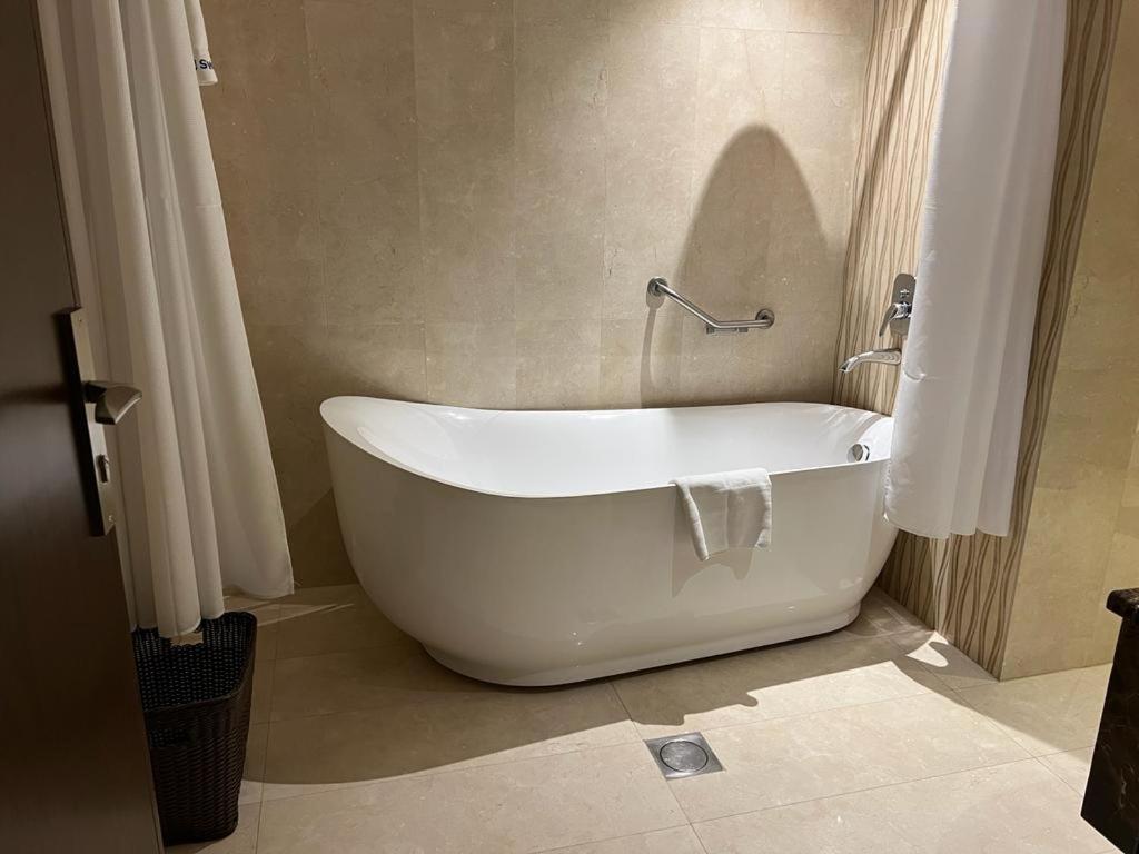 Swiss In Tabuk Hotel Ngoại thất bức ảnh