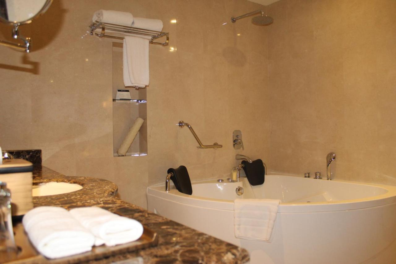 Swiss In Tabuk Hotel Ngoại thất bức ảnh